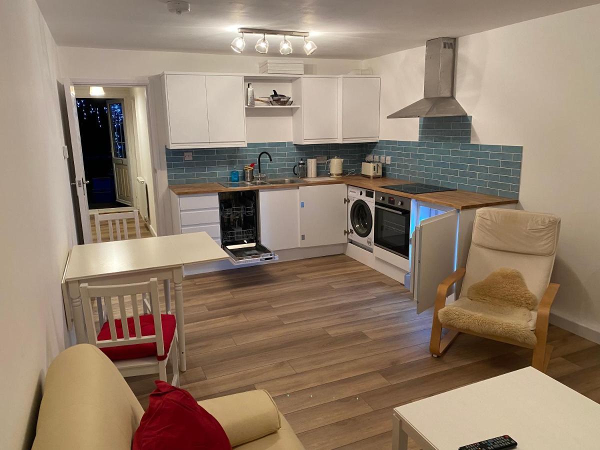 Adorable One-Bedroom Flat With Patio Garden. Southwick  Eksteriør billede