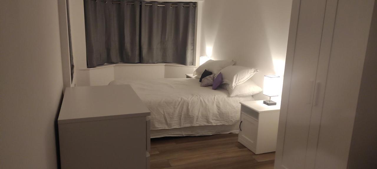 Adorable One-Bedroom Flat With Patio Garden. Southwick  Eksteriør billede