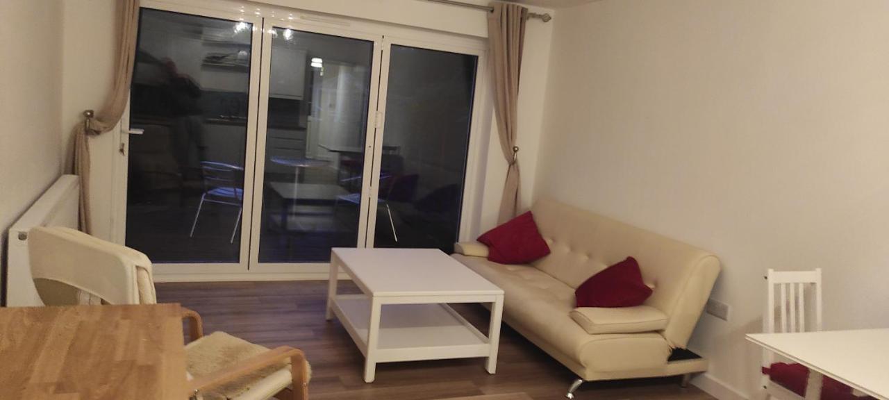 Adorable One-Bedroom Flat With Patio Garden. Southwick  Eksteriør billede
